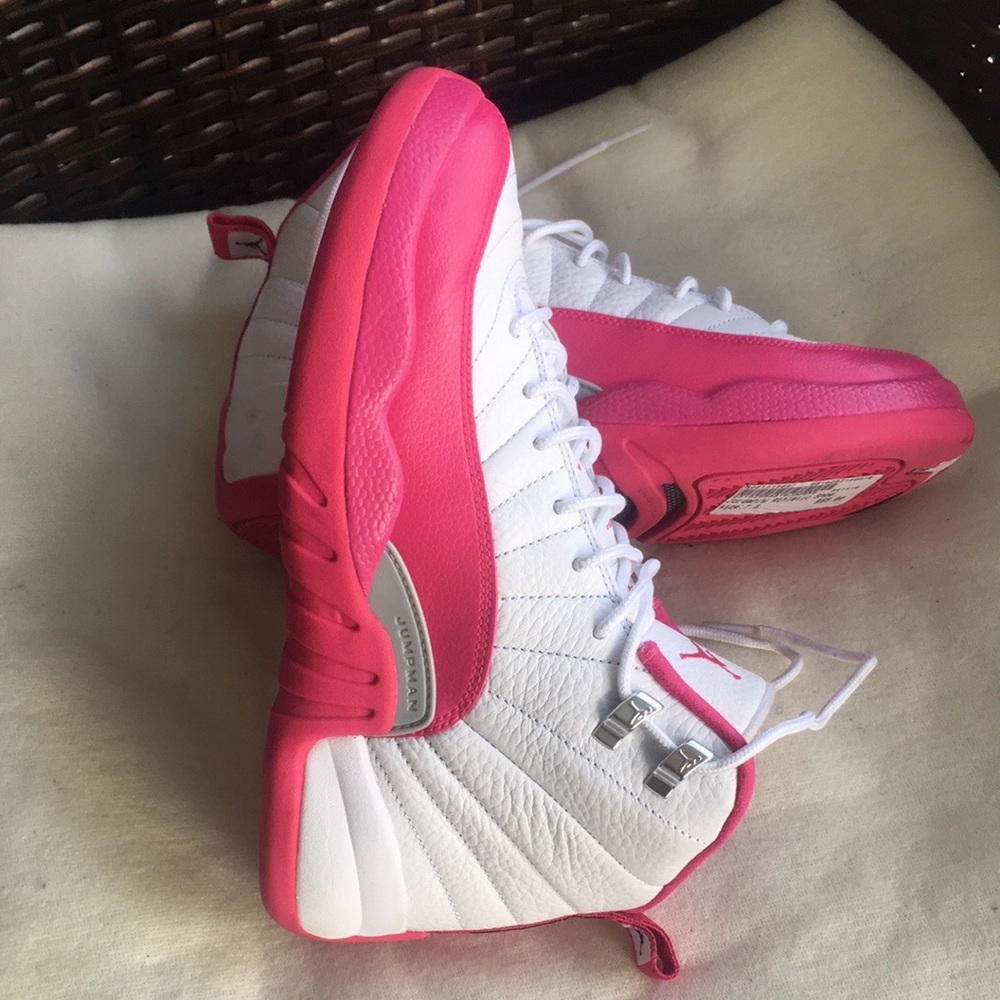 Air Jordan 12 Valentine's Day Vivid Pink - Picture 9 of 15